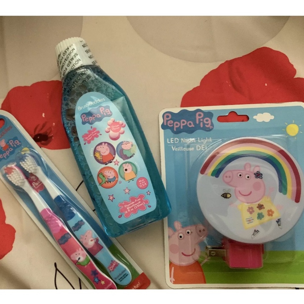 Peppa Pig Toothbrush Set NiteLight Mouth Wash NIB